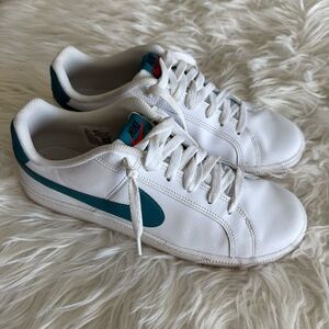 Nike Court Royale Sneakers